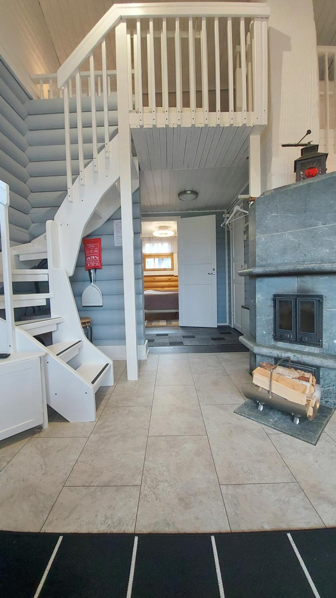Villa Soepoe Moekki Himoksella Palveluiden Vieressae Jämsä Exterior foto
